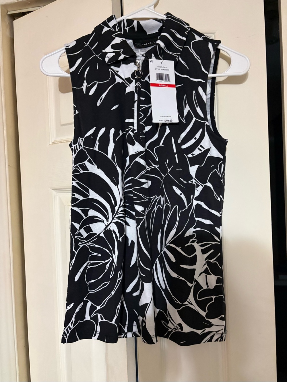 Rafaella Black and White Sleeveless Zip-Front Top